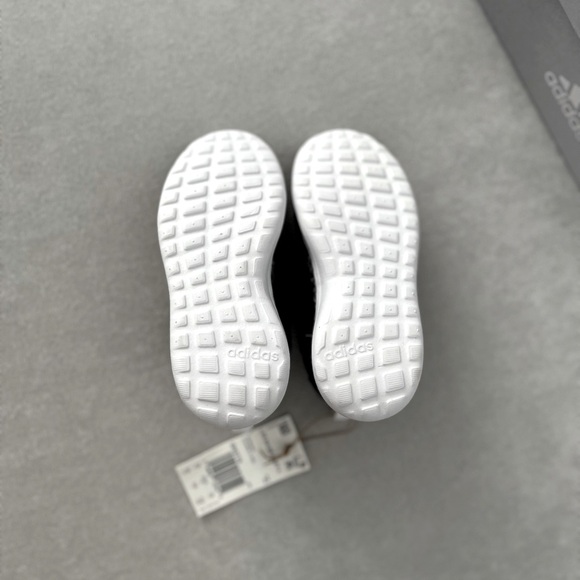 Kids Adidas Shoes - Picture 6 of 6